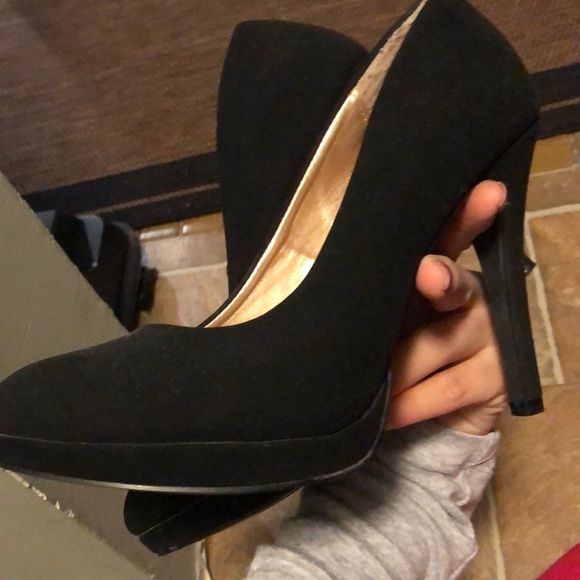 Heels - Picture 2 of 2